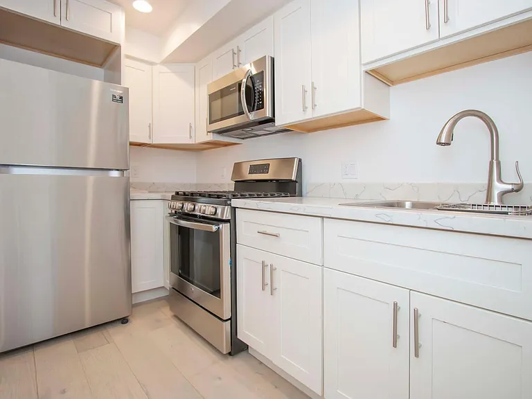1045 Cabrillo St #7 — Photo 1