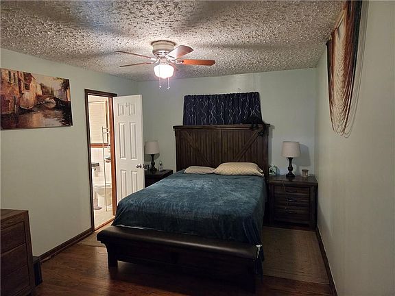 5th image of 204 Woods St