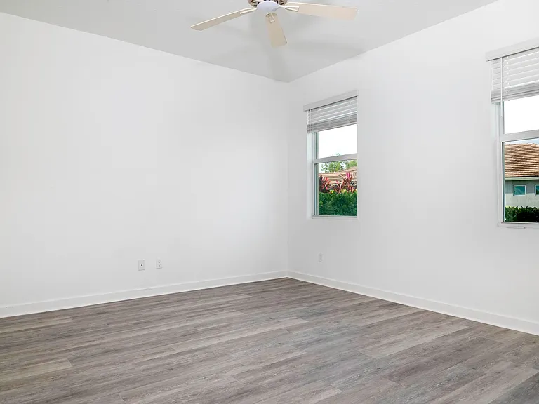 4530 NW Exchange Ave — Photo 10