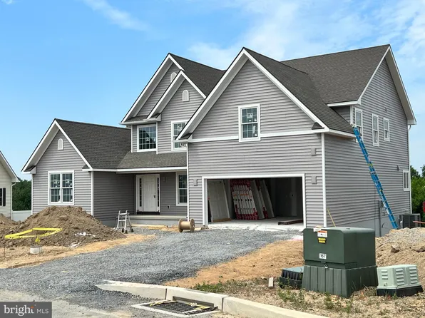 211 Daisy Dr, Lebanon, PA 17046