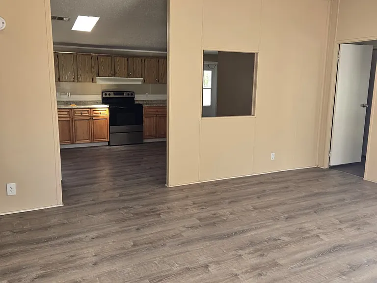 910 W Maxanna Blvd — Photo 23