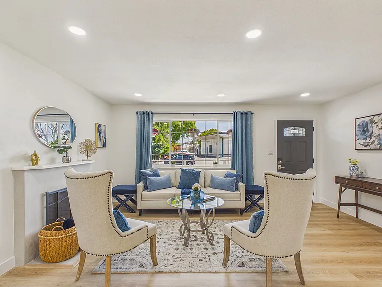7425 Brighton Dr — Photo 2
