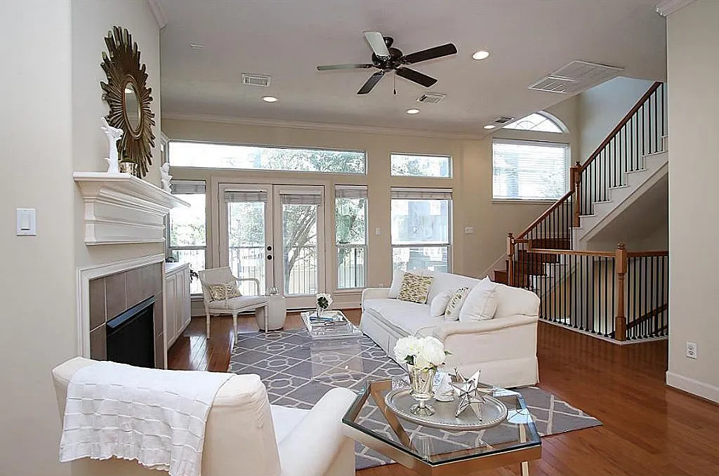 3 bed, 3.5 bath, 2486 sqft, $3,000 — Photo 1