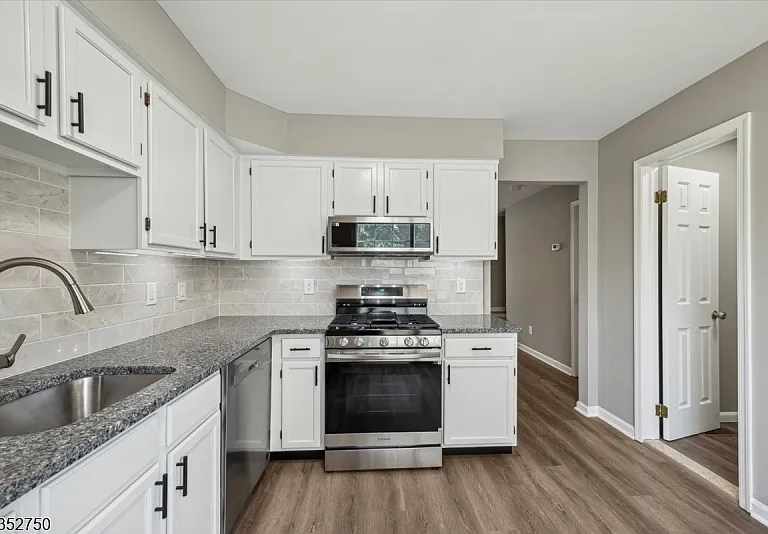 907 Wetherburn Ct — Photo 9