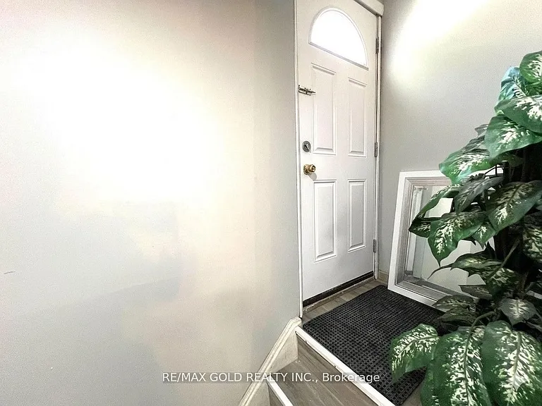 156 Mooregate Cres — Photo 25