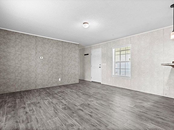 5th image of 7118 Mapleview Cir W