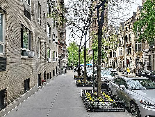 4th image of 306 W 80th St APT 5C