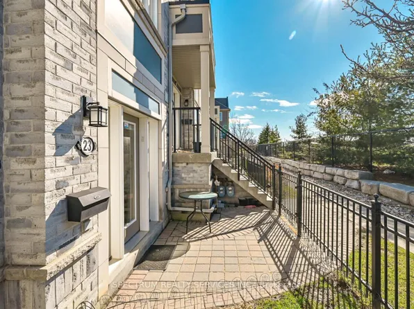 60 Fairwood Cir #23, Brampton, ON L6R 0Y6