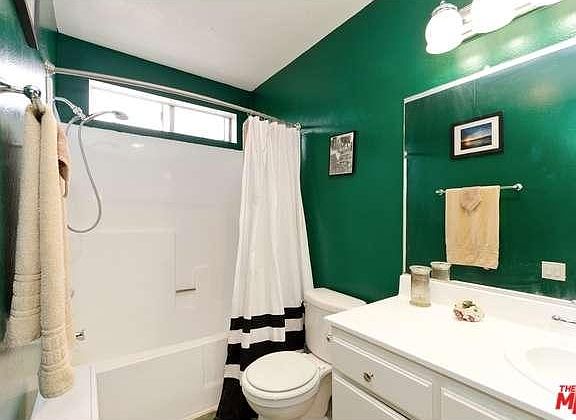 5th image of 7319 Hazeltine Ave APT 15