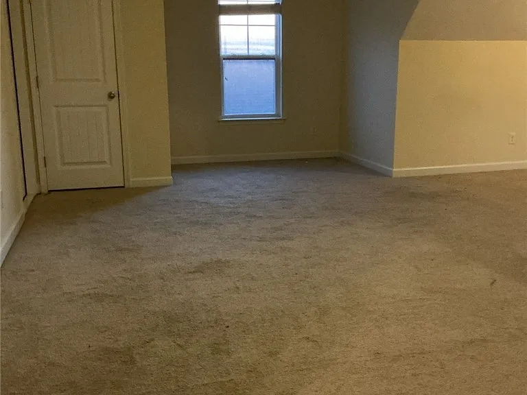 825 Ronald Reagan Dr — Photo 7