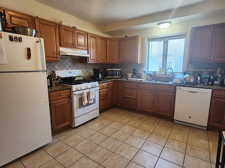 331 Washington St #2 — Photo 6