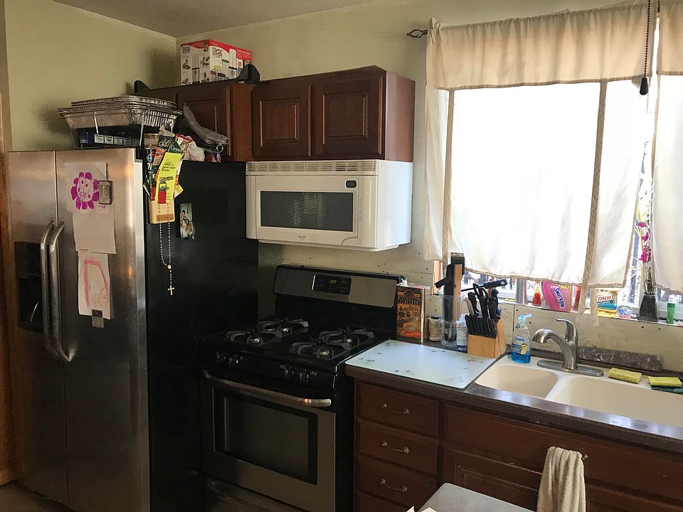 2nd image of 28 Astor St