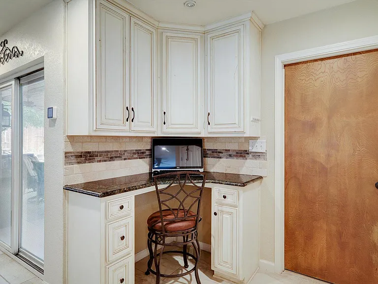 568 Sellmeyer Ln — Photo 11