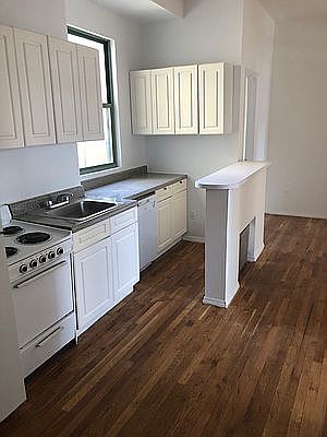 5th image of 239 W 63rd St Ph Pb