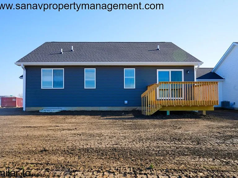 9068 Hayden Dr — Photo 2