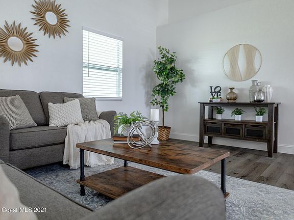 3rd image of 828 Plantation Dr