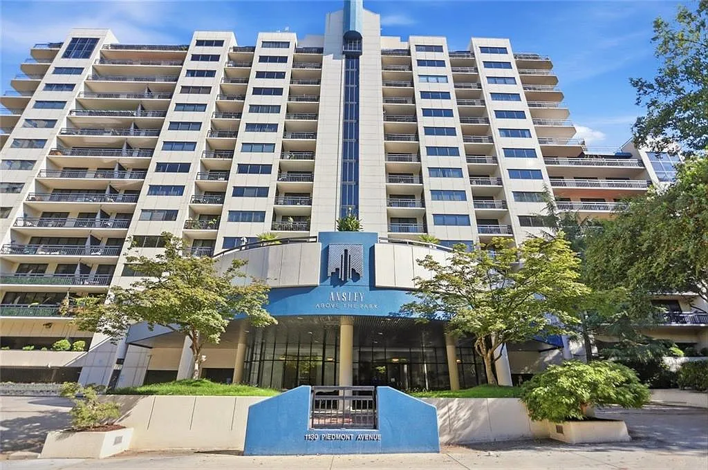 1 bed, 1.0 bath, 790 sqft, $2,300 — Photo 1