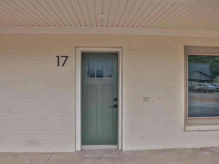 551 Elm St #17 — Photo 4