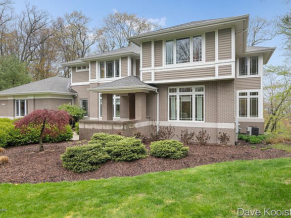 2nd image of 325 Preservation Dr NE