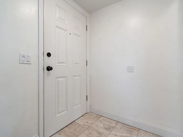 225 Beach Rd #401 — Photo 10