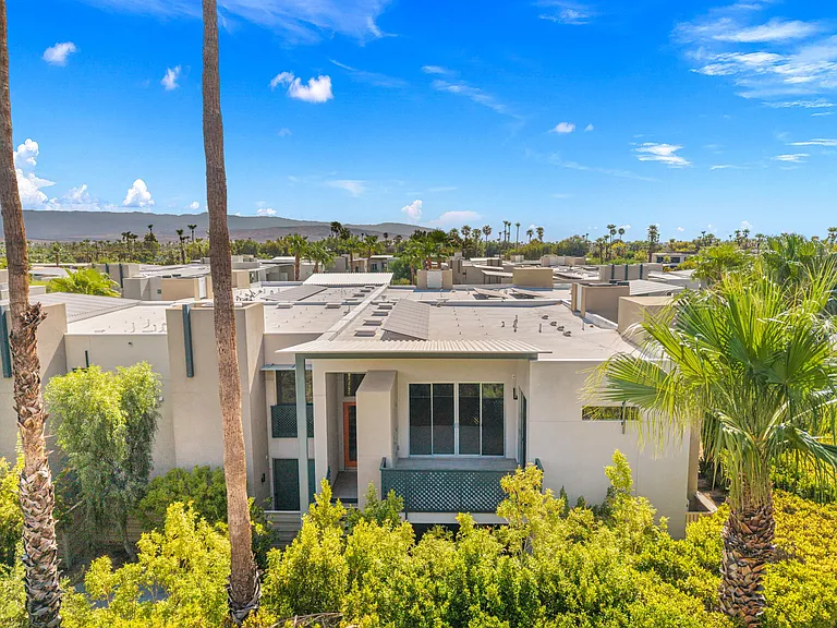 110 The Riv — Photo 36