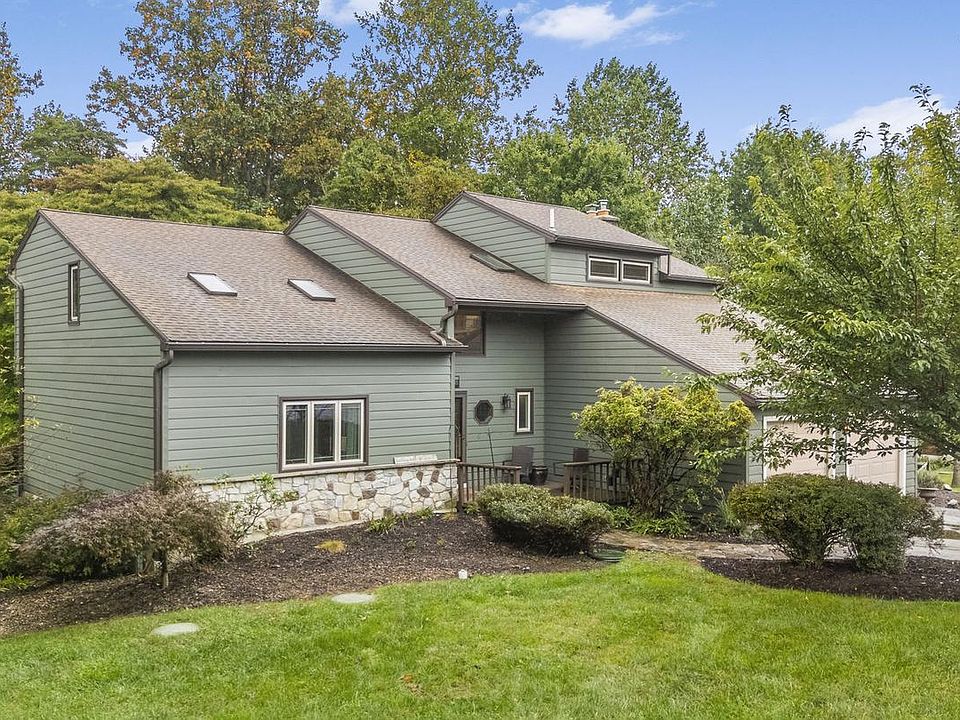 1st image of 9 Fox Ridge Rd