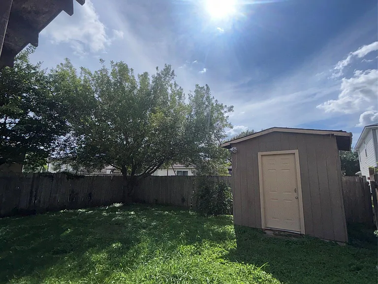 5600 War Admiral Dr — Photo 3