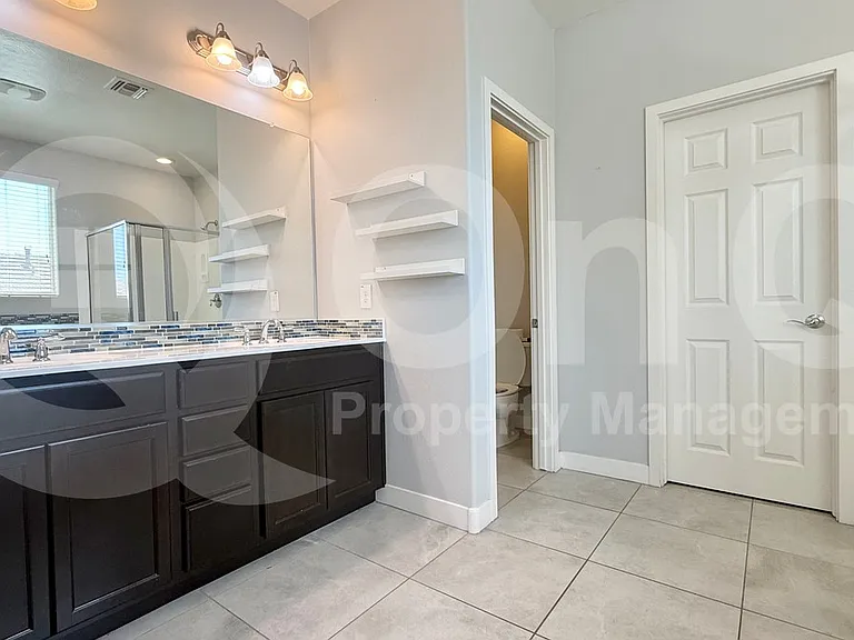 3713 E Robert St — Photo 16