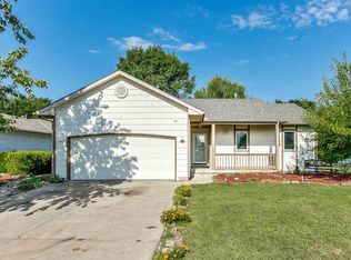 827 N Meadow Rd, Valley Center, KS 67147
