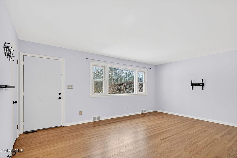 3rd image of 1165 Cresse Avenue