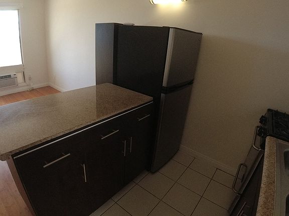 5th image of 1326 1/2 N Flores St #19