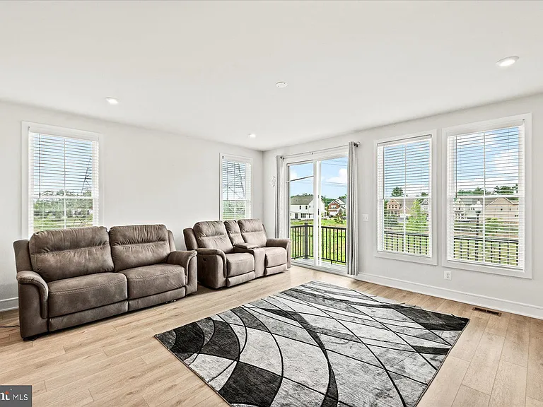 42086 Picasso Sq — Photo 8