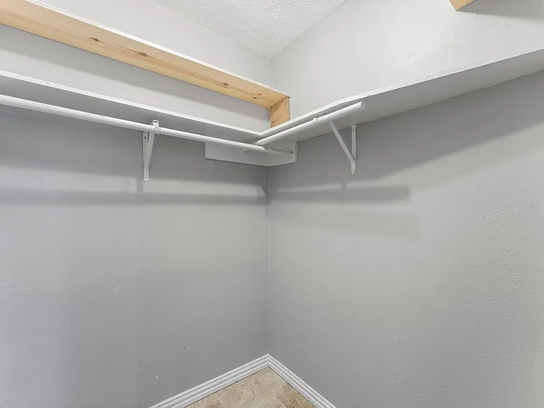 2 Ground Brier Ct — Photo 10