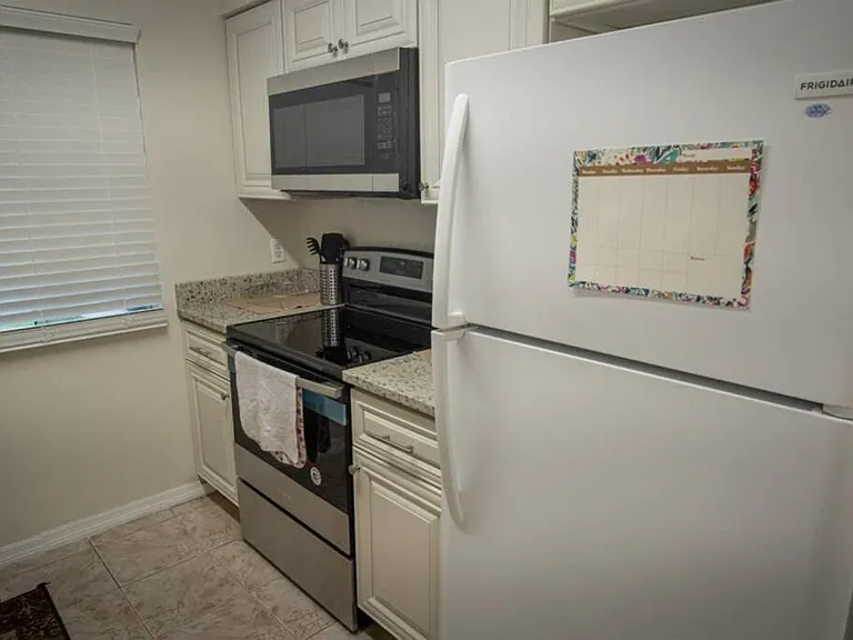 7350 Oak Meadows Cir — Photo 2