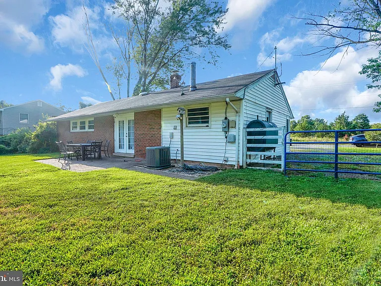 13209 Thornton Dr — Photo 28