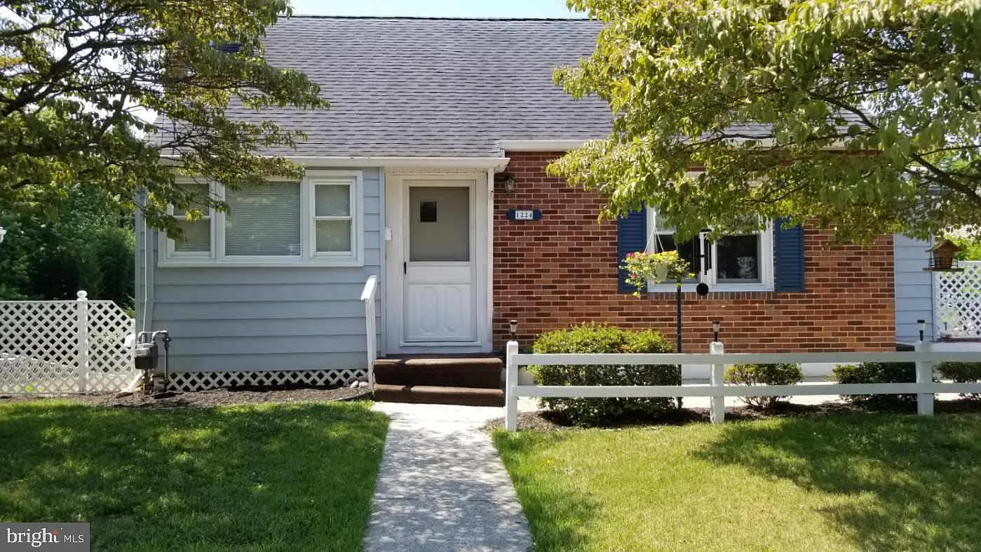1224 Pinecrest Ave photo 1