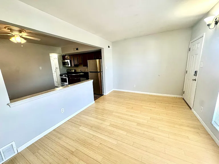 5225 Southwest Ave #206 — Photo 2