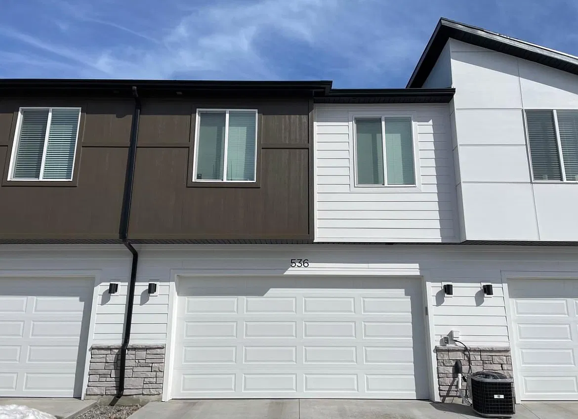 3 bed, 2.5 bath, 1480 sqft, $1,800 — Photo 1