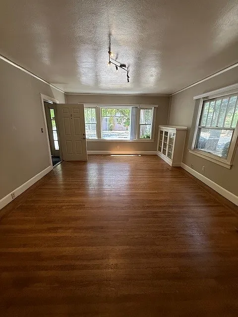 1 bed, 1000 sqft, $1,695 — Photo 2