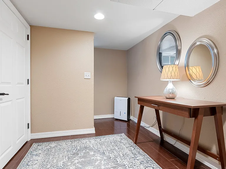 1338 W 8th St — Photo 31