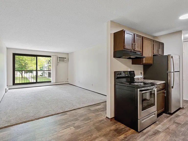 Eastgate Apartments — Photo 42