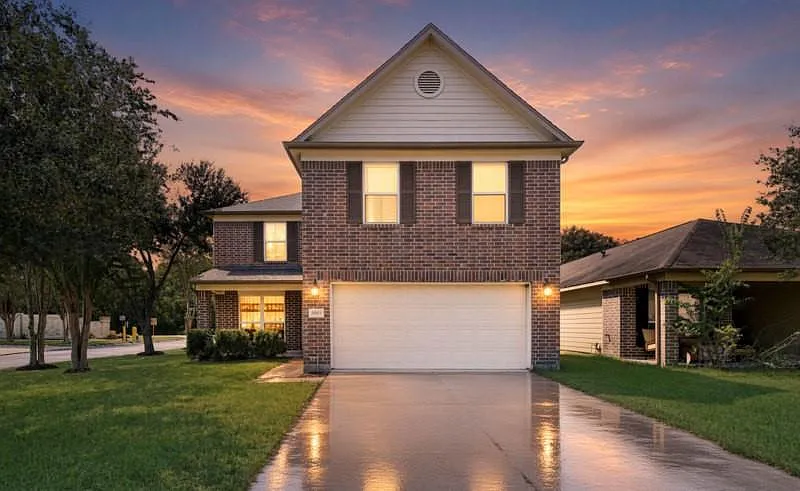 5 bed, 3.5 bath, 3156 sqft, $2,495 — Photo 1