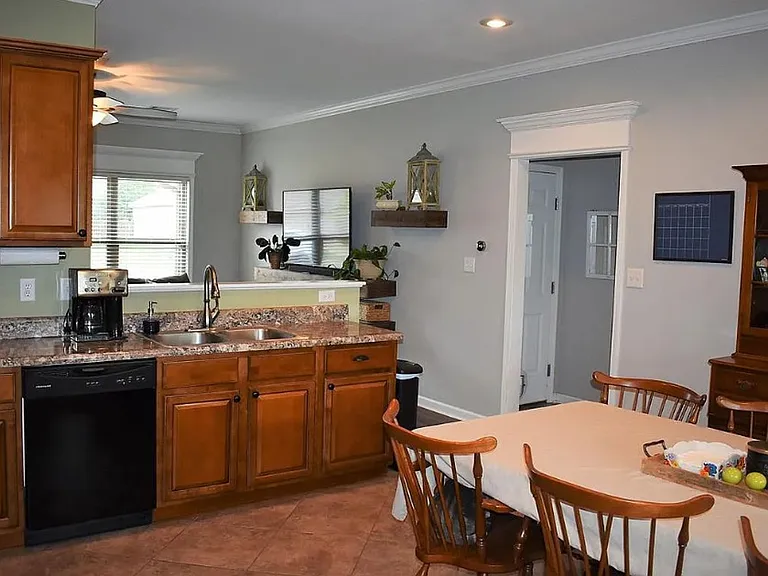 2734 Ridgewood Rd — Photo 16