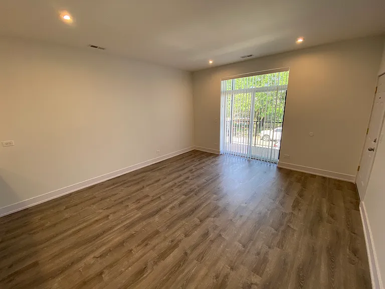 4418 N Austin Ave #102 — Photo 30