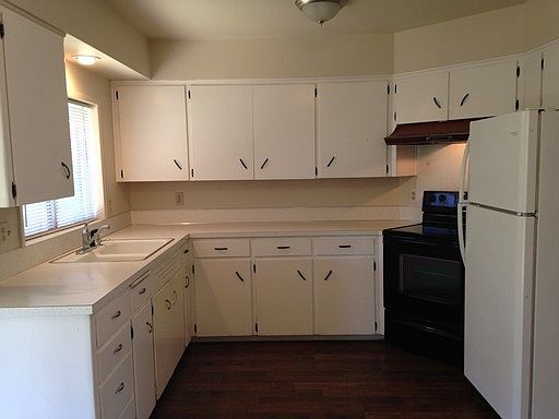 4th image of 1160 NE Lincoln St APT B