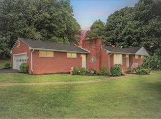 100 Lakeview Dr, Mcmurray, PA 15317