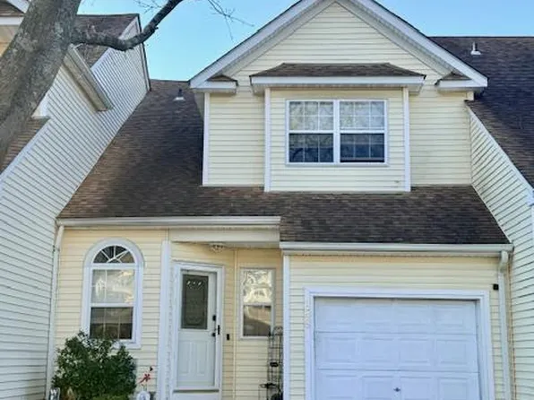 128 Cinnamon Court, Melville, NY 11747