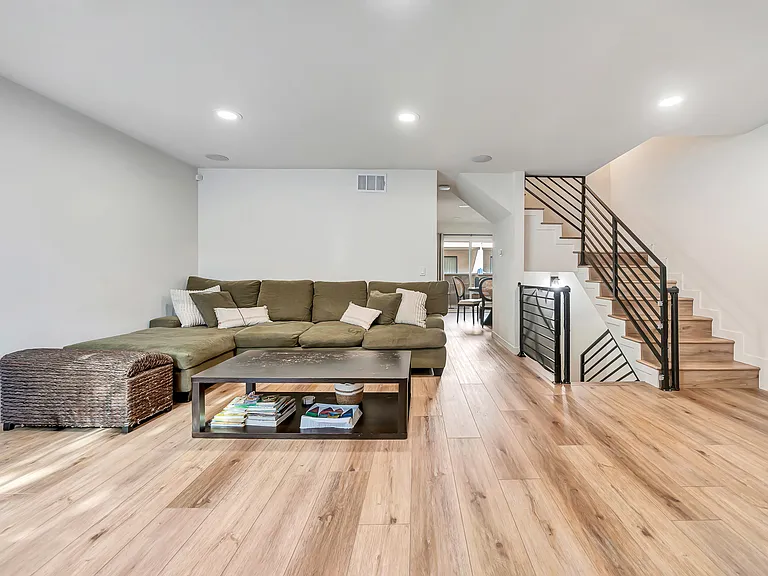 10231 Independence Ave — Photo 23