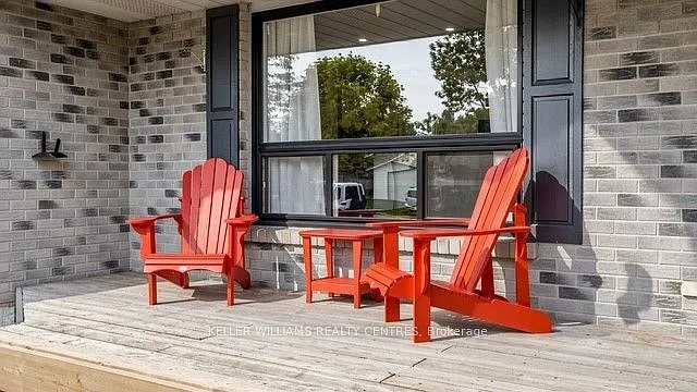 29 Bronte Cres #UPPER — Photo 2