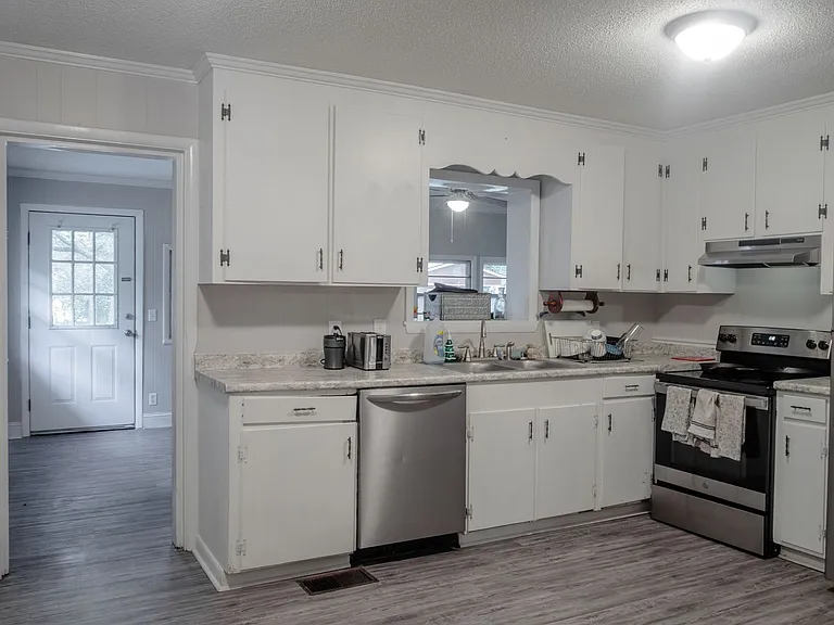 411 College Blvd — Photo 8